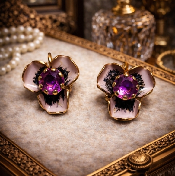 Vintage Jewelry - VINTAGE 1950s GOLD TONE FLOWER SCREW CLIP ON EARRINGS PURPLE STONE